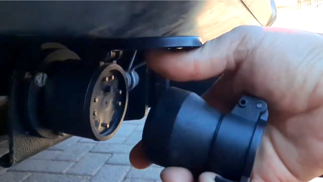 TrailSnap Magnetic Trailer and Caravan Plugs